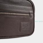 Bolso de mano para hombre en piel marrón Lois | Elegante, compacto y perfecto para llevar lo esencial